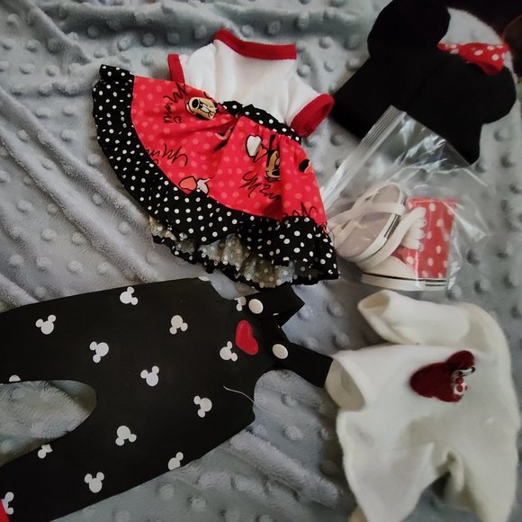 New Paola Reina Doll With 7 Handmade Outfits - Picture 9 of 9